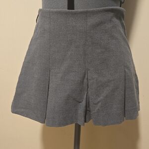Zara Gray Skorts with High-Waisted Pleated Design